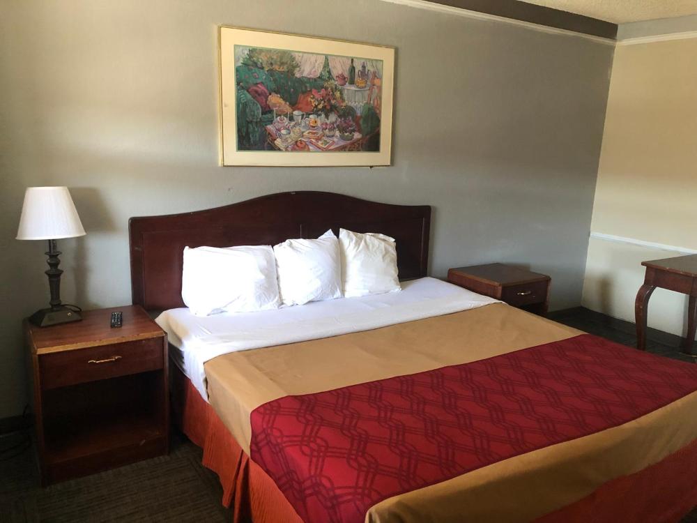 1 King bed Suite Non-Smoking interior